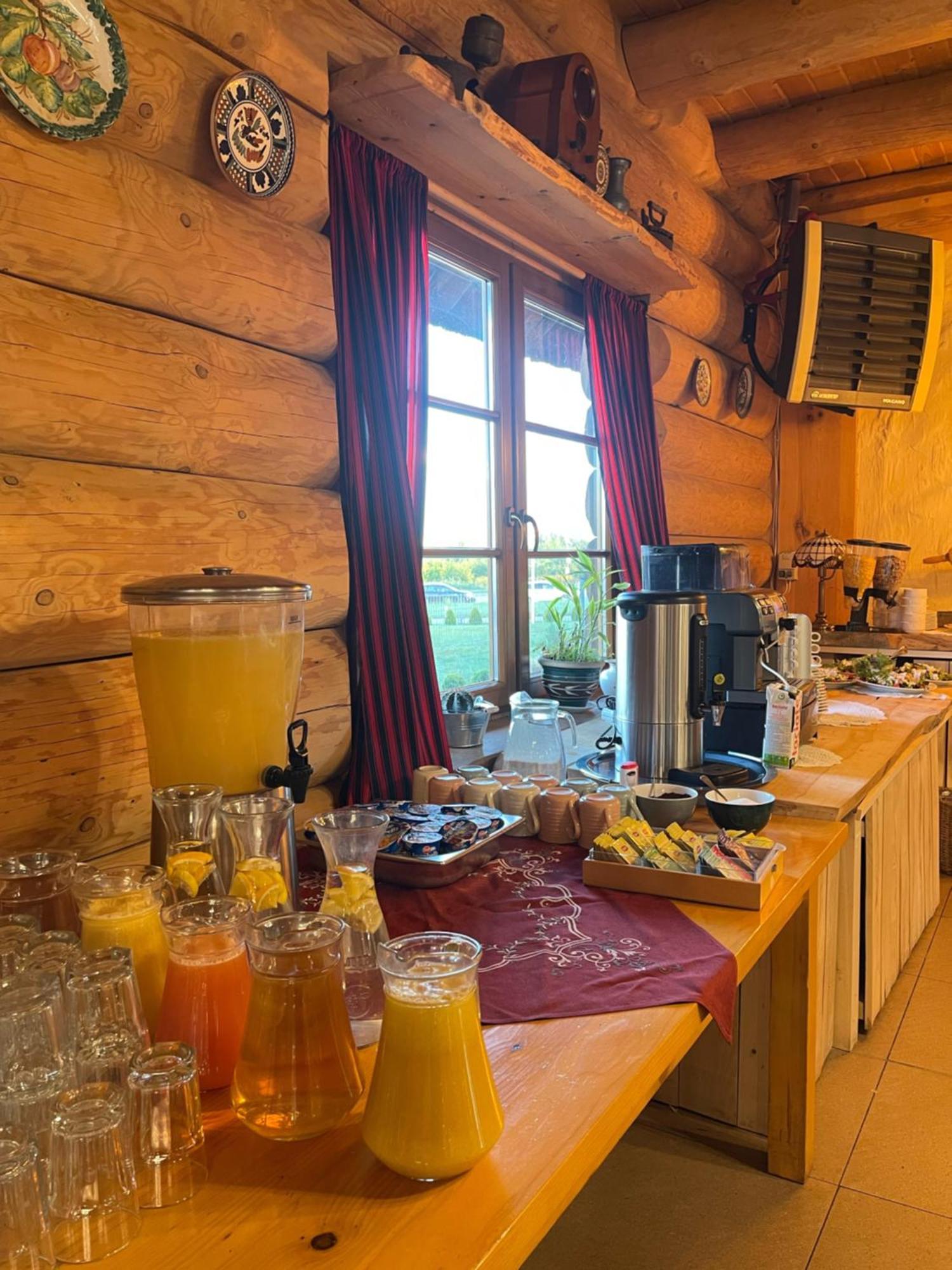 Hotel Pod Strzecha Kielce Kültér fotó