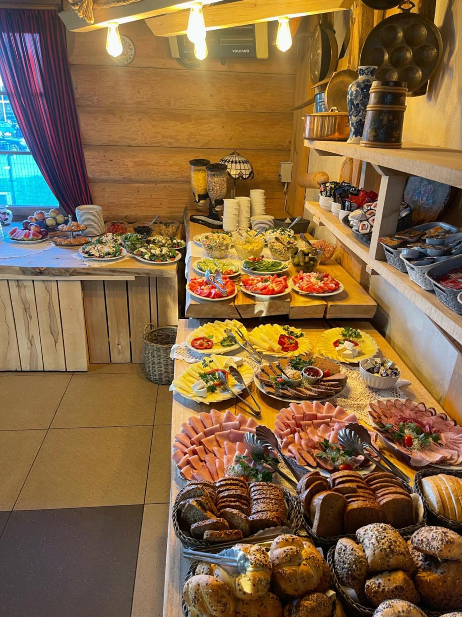 Hotel Pod Strzecha Kielce Kültér fotó