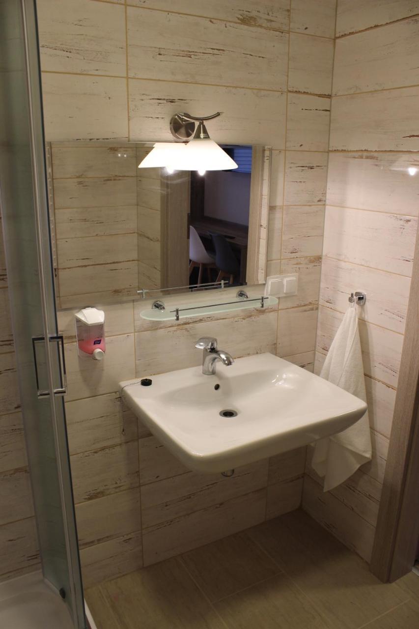 Hotel Pod Strzecha Kielce Kültér fotó