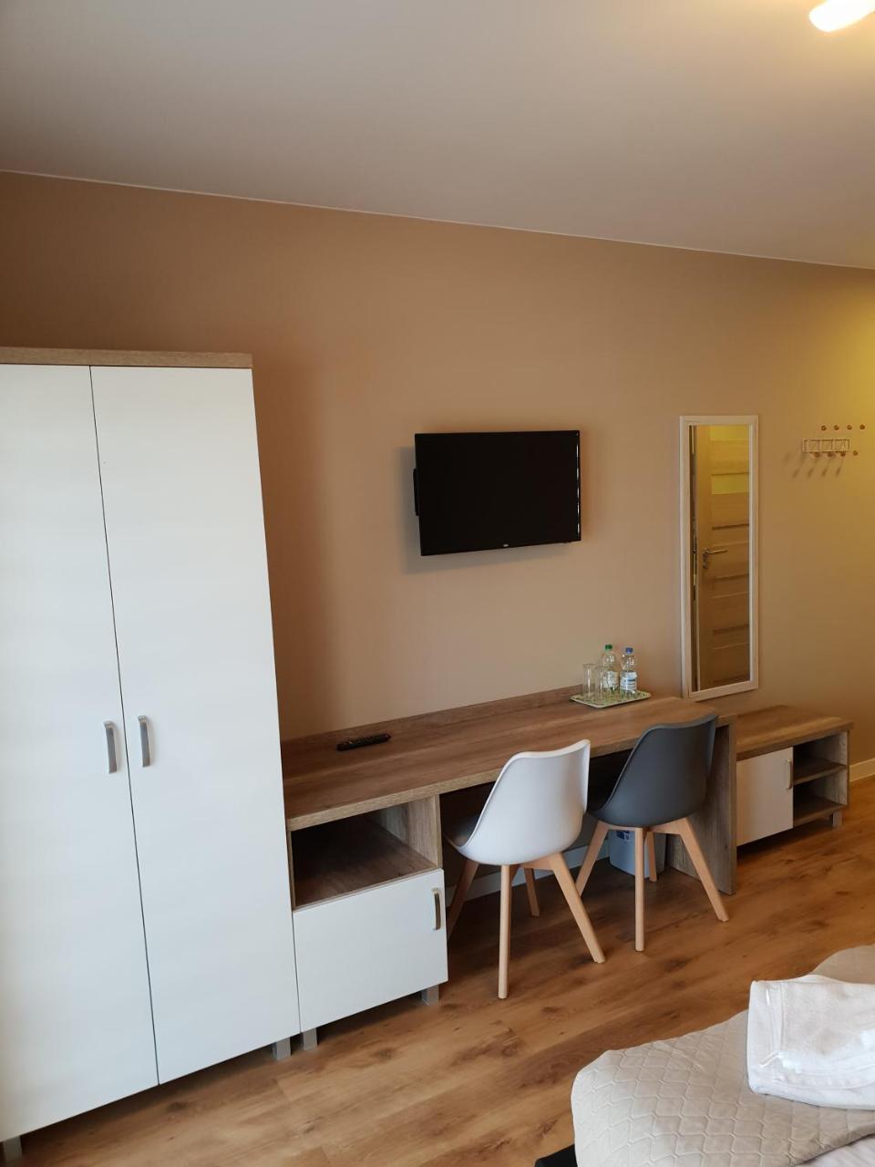 Hotel Pod Strzecha Kielce Kültér fotó